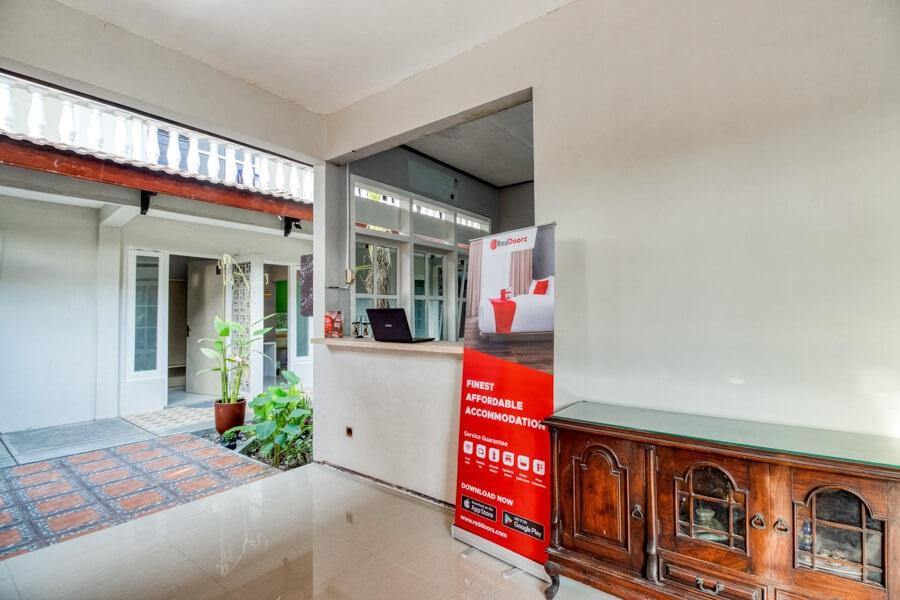 Reddoorz Near Malioboro Tugu Station Jogja Hotel Jogjakarta Buitenkant foto