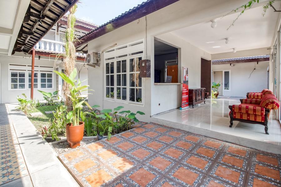 Reddoorz Near Malioboro Tugu Station Jogja Hotel Jogjakarta Buitenkant foto