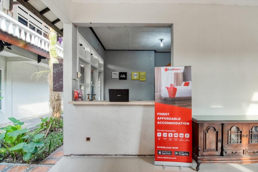 Reddoorz Near Malioboro Tugu Station Jogja Hotel Jogjakarta Buitenkant foto