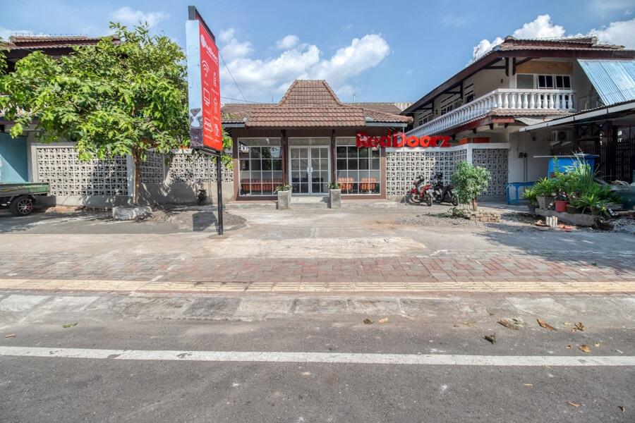 Reddoorz Near Malioboro Tugu Station Jogja Hotel Jogjakarta Buitenkant foto