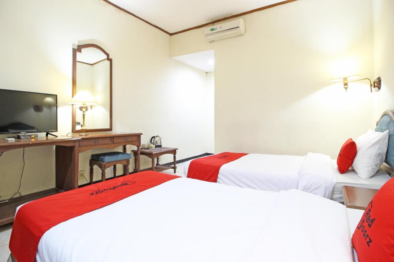 Reddoorz Near Malioboro Tugu Station Jogja Hotel Jogjakarta Buitenkant foto