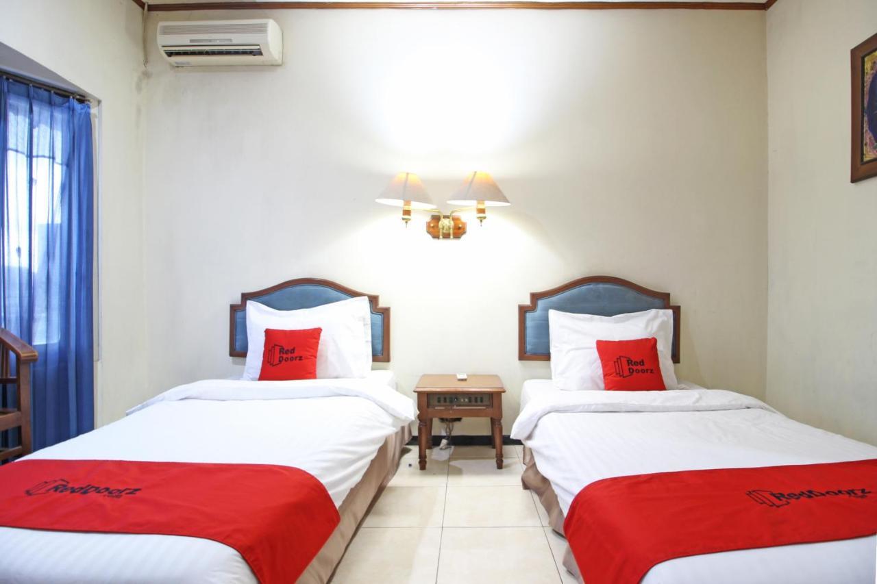 Reddoorz Near Malioboro Tugu Station Jogja Hotel Jogjakarta Buitenkant foto