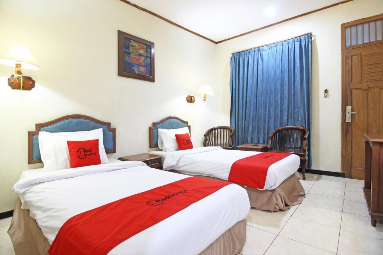 Reddoorz Near Malioboro Tugu Station Jogja Hotel Jogjakarta Buitenkant foto
