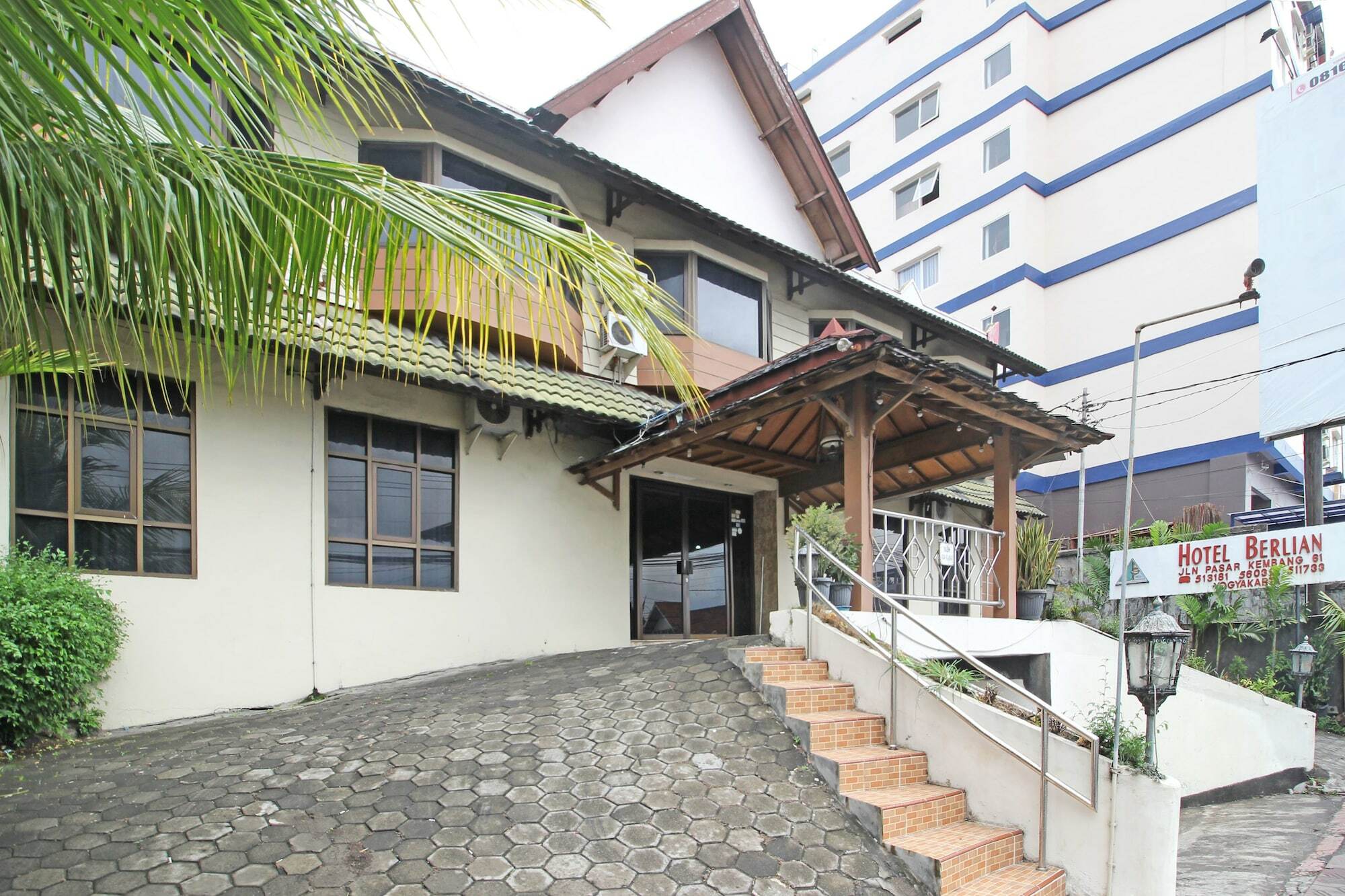 Reddoorz Near Malioboro Tugu Station Jogja Hotel Jogjakarta Buitenkant foto